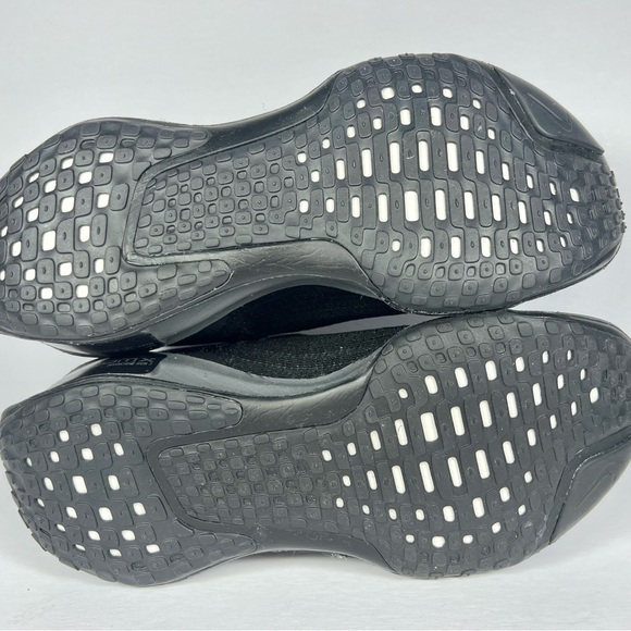 Nike Zoom Invincible Run 3 Flyknit Triple Black Women’s Sneakers Size 10 - Picture 8 of 10